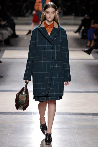 Look 17